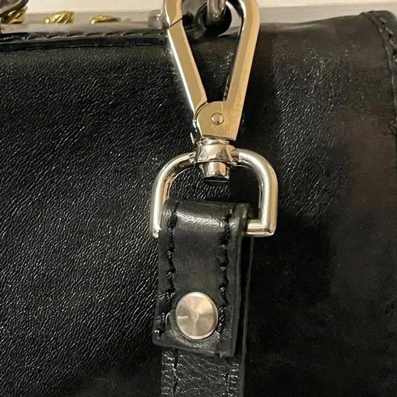 Vintage Hebella black Italian
Leather gold Clasp Front Across Body laptop bag - Picture 9 of 16